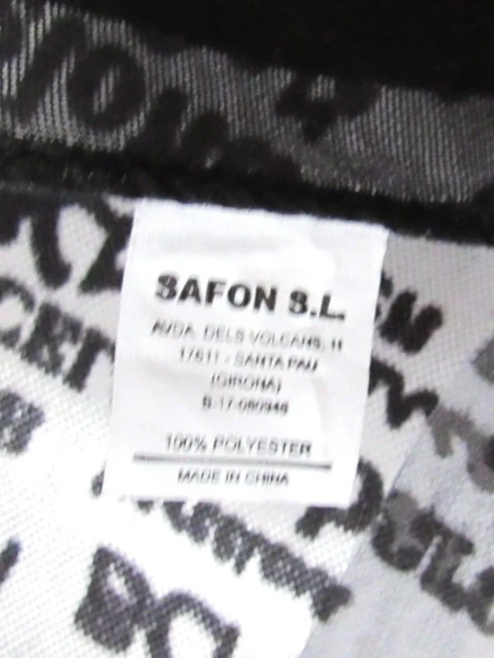 BARCELONA Spain Souvenir Black & White SCARF Name Repeated 100% POLYESTER Safon